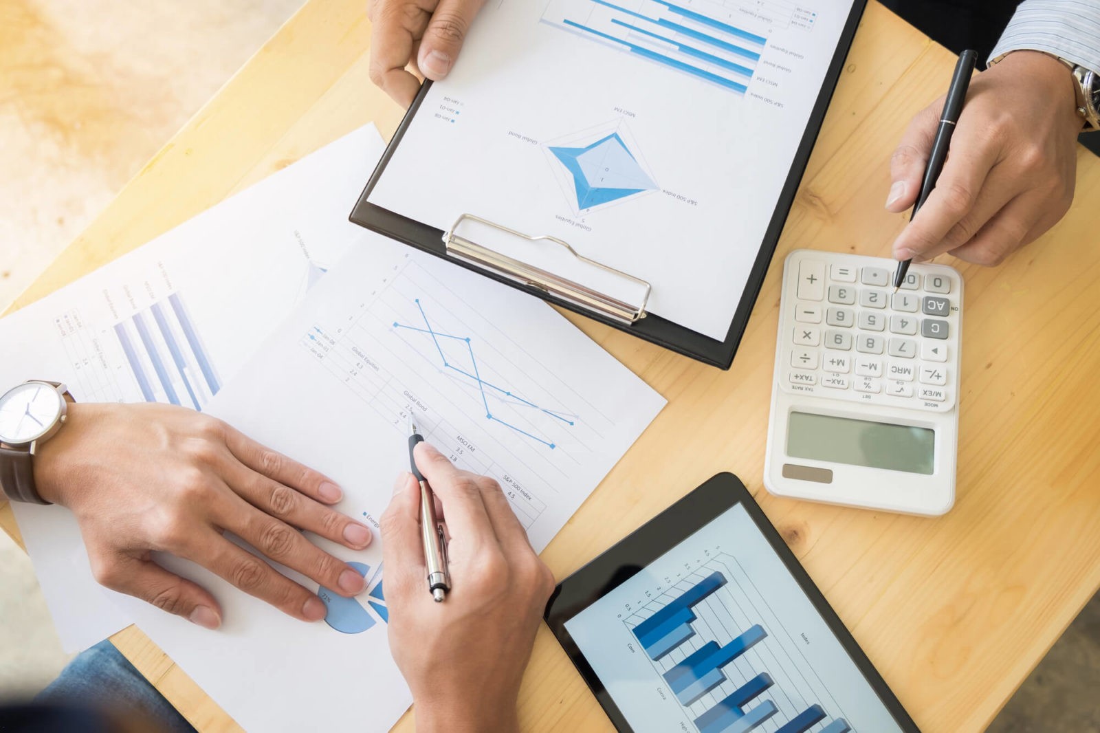 quanto custa deixar o dinheiro no banco